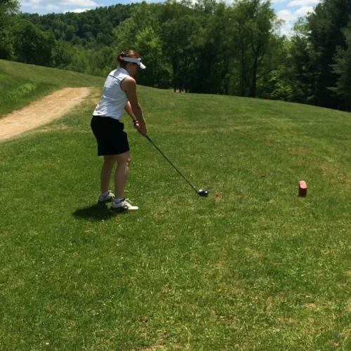 Kerri lining up a drive
